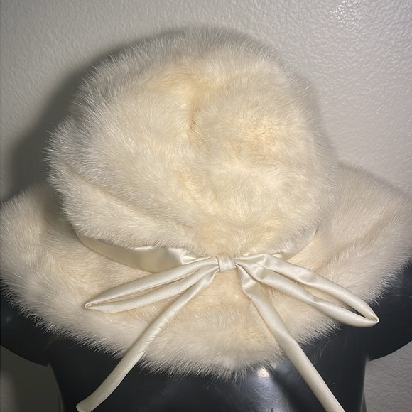 Speiser Furs Vintage Small Bucket Creamy Color Hat Beautiful Very Classy